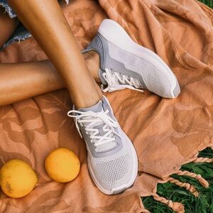 OLUKAI WOMEN'S ISLAND HOPPER SHOES - BLUE PEARL/BLISSFUL BLUE size6